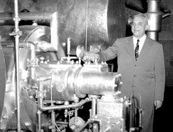 Willis Carrier az első, általa épített folyadék-hűtővel
